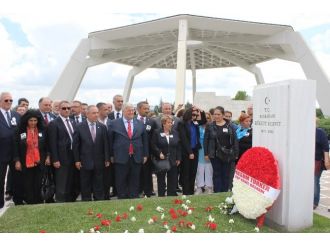 Ecevit Doğum Gününde Kabri Başında Anıldı