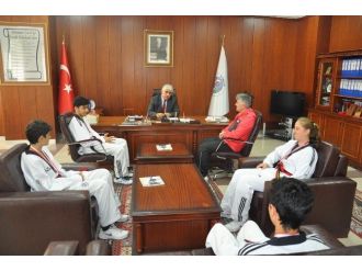 Sorgun Belediyesinden Başarılı Sporculara Ödül