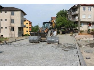 Akçakoca’da Kilit Parke Taşı Döşeme Çalışmaları Tüm Hızıyla Sürüyor