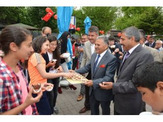 Başkan Dr. Memduh Büyükkılıç’a Öğrencilerden Sevgi Gösterisi