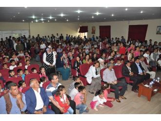 Öğrenciler Pamuk Prenses Ve Yedi Cüceler İle Buluştu
