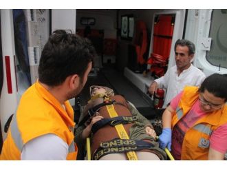 Zonguldak’ta Karşıdan Karşıya Geçmeye Çalışan Genç Kıza Otomobil Çarptı