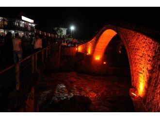 Tarihi Arhavi Çifteköprü Işıklandırıldı