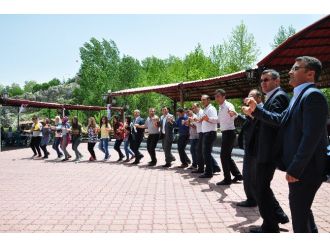 Enerji İşçileri Pilav Gününde Halaylarla Eğlendi