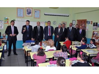 Gümüşhane’de Öğrencilere Kuru Üzüm Dağıtıldı