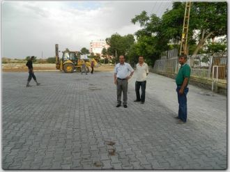 Yüzme Havuzunun Çevresi Düzenleniyor