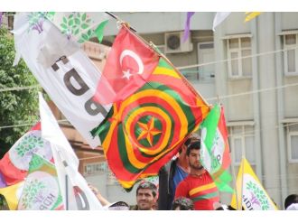 Hdp Mitinginde İlk Kez Türk Bayrağı Görüldü