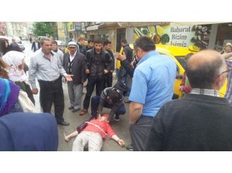 Motosiklet Yayaya Çarptı: 1 Yaralı