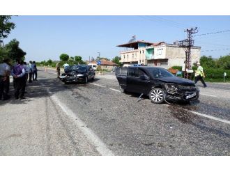 Adıyaman’da İki Otomobil Çarpıştı: 1 Yaralı