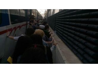 Kamyon Ses Perdesine Çarpınca...