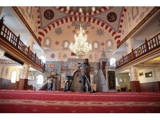 İbadethaneler Ramazan’a Hazırlanıyor