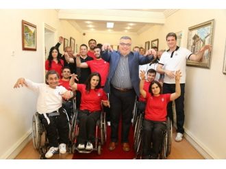 Beşiktaş Takımından Kırklareli Belediye Başkanı Kesimoğlu’na Ziyaret