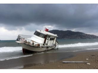154 Mültecinin Bulunduğu Tekne Karaya Vurdu
