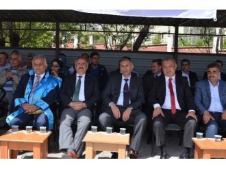 Adilcevaz’da 250 Öğrenci Kep Atarak Mezun Oldu