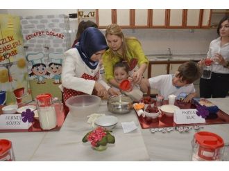Edremit’in First Lady’leri Çocuklar İle Mutfağa Girdiler