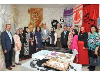 İzmek’te Yılsonu Sergisi