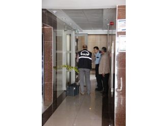 Bunalıma Giren Adam Kendini Astı