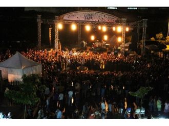 Uaü Global Fair Kültür Şenliği’nde Duman Sahne Aldı