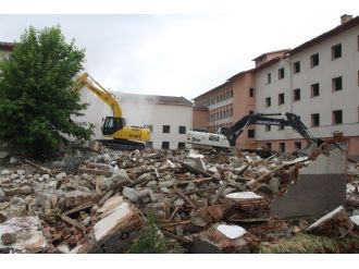Eski Devlet Hastanesi Binasının Yıkımına Başlandı