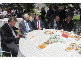 Anne Evi Tanıtıldı