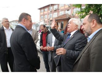 Alanda Kimseyi Bulamayınca Mitingi İptal Ettiler