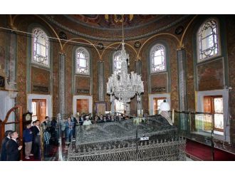 Kadir Topbaş’tan, Fatih Sultan Mehmet Han’ın Türbesine Ziyaret