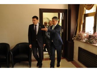 Abd Başkonsolosu, Büyükşehir Belediyesini Ziyaret Etti