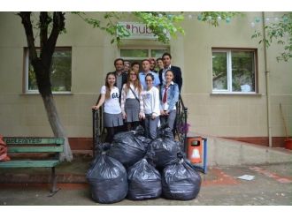 Çan’lı Öğrenciler İhtiyaç Sahipleri İçin Elbise Topladı