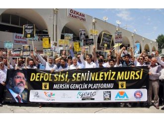 Mersin Gençlik Platformu’ndan Mursi Eylemi