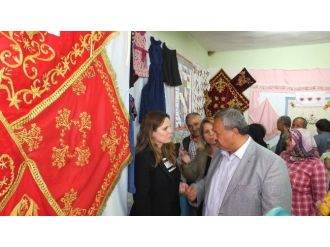 Burhaniye’de Börezlili Kadınlara Altın Bilezik