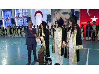 Aksaray Hüseyin Cahit Korkmaz Mesleki Ve Teknik Anadolu Lisesi Mezunlarını Verdi