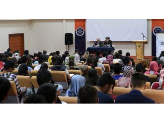 Ünlü Edebiyatçılardan Arü’de ‘Tasavvuf Edebiyatı’ Konferansı
