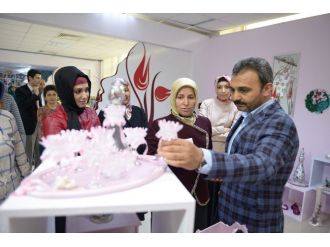 Başkan Külcü, Kadın Kültür Merkezleri Sergisini Gezdi
