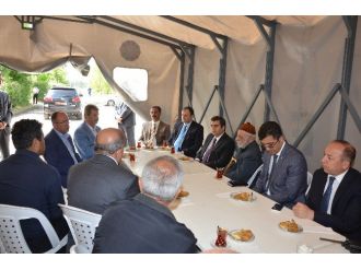 Vali Düzgün’den Şehit Polis Memurunun Baba Evine Taziye Ziyareti