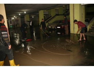 Yozgat’ta Sağanak Yağış Yolları Göle Çevirdi