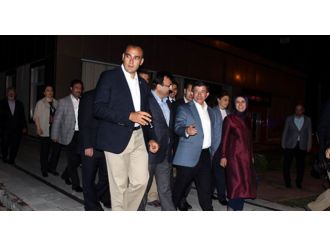 Başbakan Davutoğlu, Abdullah Gül’ün Ailesini Ziyaret Etti