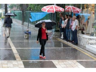 Adana’da Yağmur Hazırlıksız Yakaladı