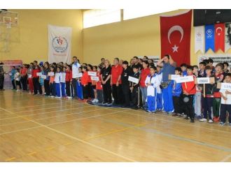 Badminton Küçükler Türkiye Şampiyonası Karaman’da Başladı