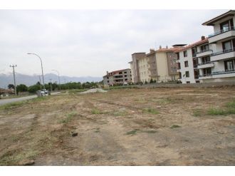 Boş Arsalar Temizleniyor