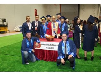 Mühendislik Fakültesi İlk Mezunlarını Verdi