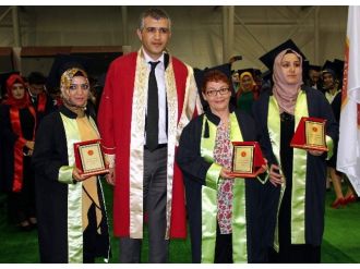 57 Yaşında İkinci Üniversite Mezunu Oldu