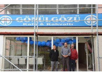 Bu Kafede Sadece Görme Engelliler Çalışıyor