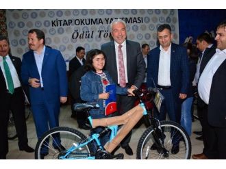 Kütahya’da ’Kitap Okuma Yarışması’nın Ödülleri Sahiplerini Buldu