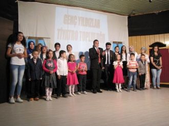 Hisarcık’ta Öğrencilerin ’Aile Ve Çocuk İlişkileri’ Konulu Tiyatro Gösterisi