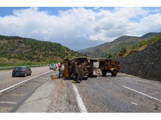 Zırhlı 2 Askeri Araç Devrildi: 4 Yaralı