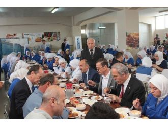 Sağlık Bakanı İşçilerle Öğle Yemeği Yedi