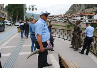 Selfieci Şehzadenin Kılıcı Yine Kırıldı