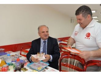 Vali Çakacak’ın Tantuni Keyfi