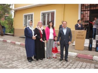 Dazkırı İlçe Halk Eğitim Merkezinden Yıl Sonu Sergisi