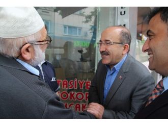 Başkan Gümrükçüoğlu Fatih Mahallesinde Esnaf Ve Vatandaşlarla Görüştü